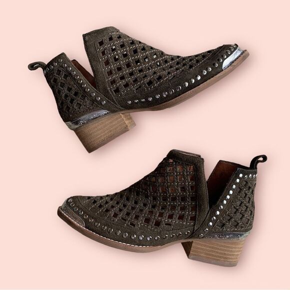 Jeffrey Campbell Tagalong Stud Western Cut Out Ankle Bootie Olive Green Size 6 - Picture 11 of 11